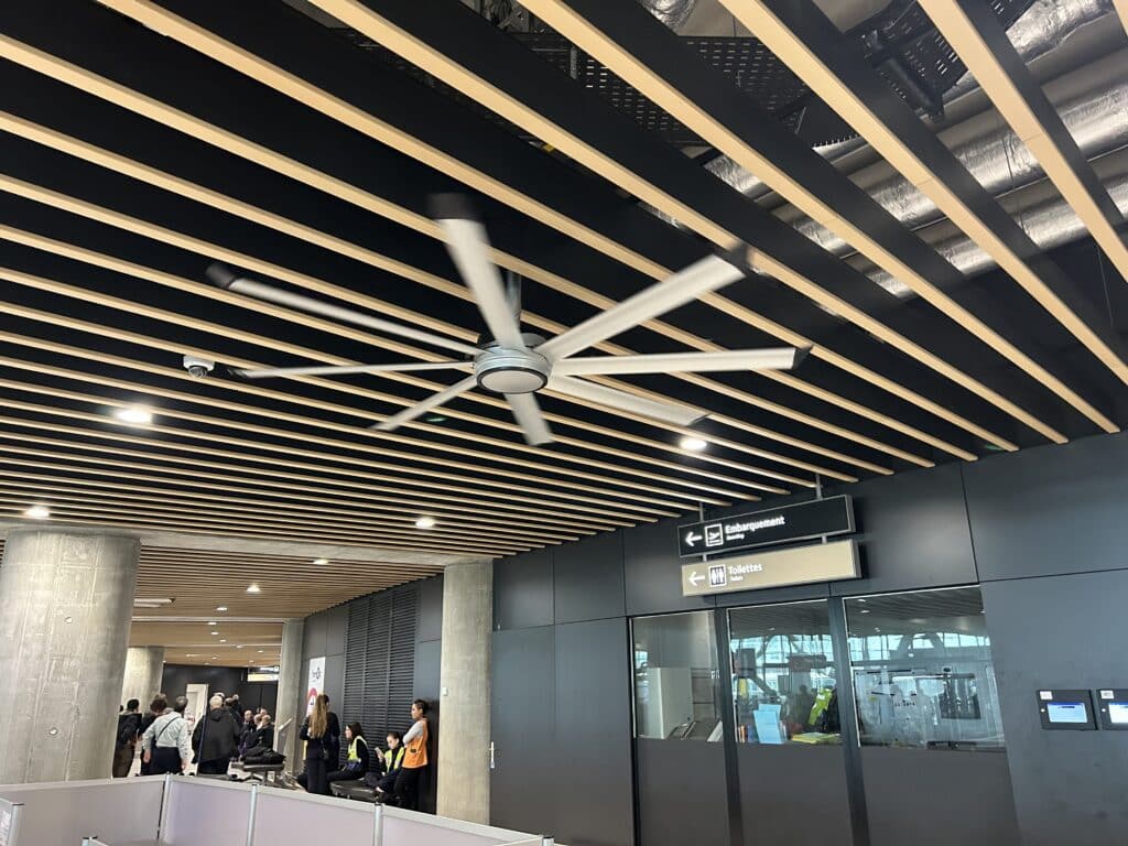 Lutter contre la canicule dans les aeroports avec les brasseurs d'air Turbobrise