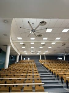 Amphitheatre universite Toulon rafraichi par un brasseur d'air Turbobrise